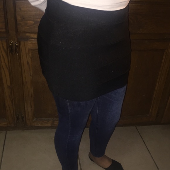 Black skirt - Picture 4 of 4